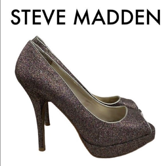Steve Madden Shoes - STEVE MADDEN BLACK GOLD HEELS SIZE 7.5